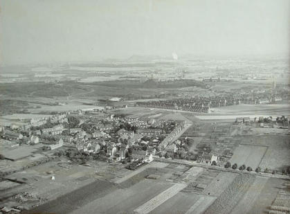 Mijnwerkerskolonie Versiliënbosch (rond 1950), gezien vanf de Uterweg